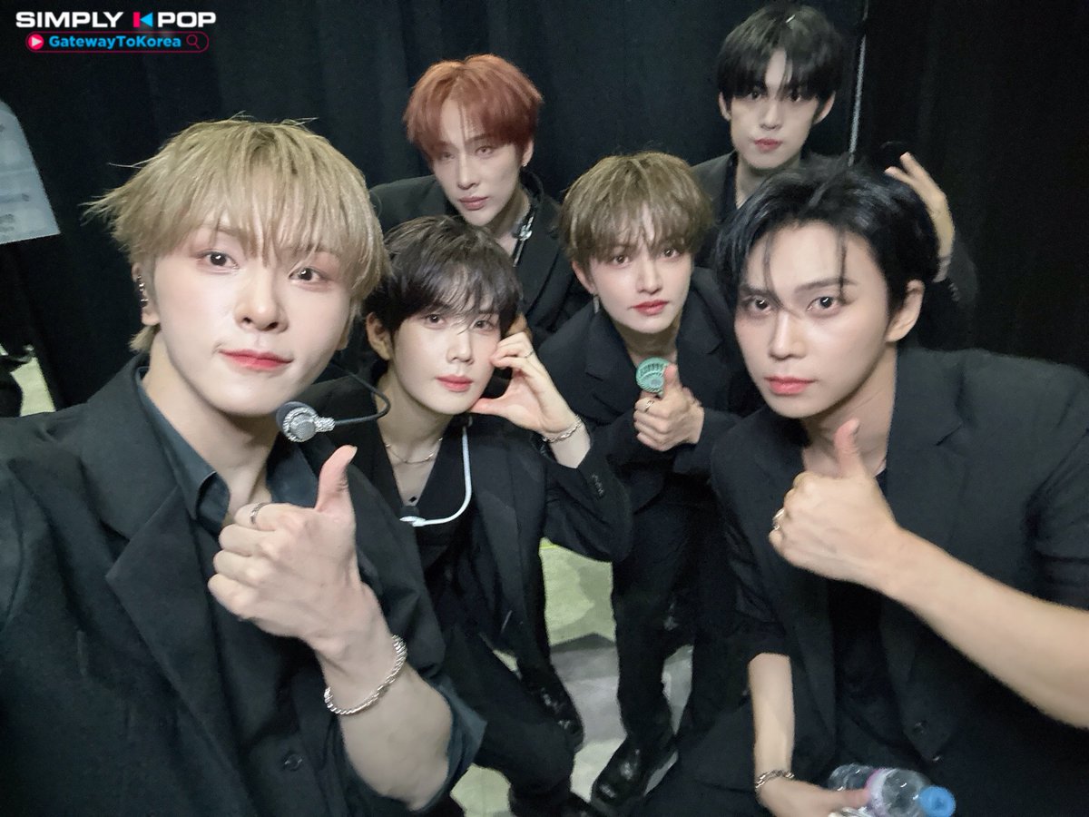 On the Rocks with Kiss⁉️
무대 첫눈엔 차갑고,
마지막엔 너무 치명적이야.‼️
지금 내 감정 상태:
녹았다 → 얼었다 → 또 녹음 ♨️💘

#더블원 #Double_0ne
#On_the_Rocks_with_Kiss
#SimplyKPop #심플리케이팝