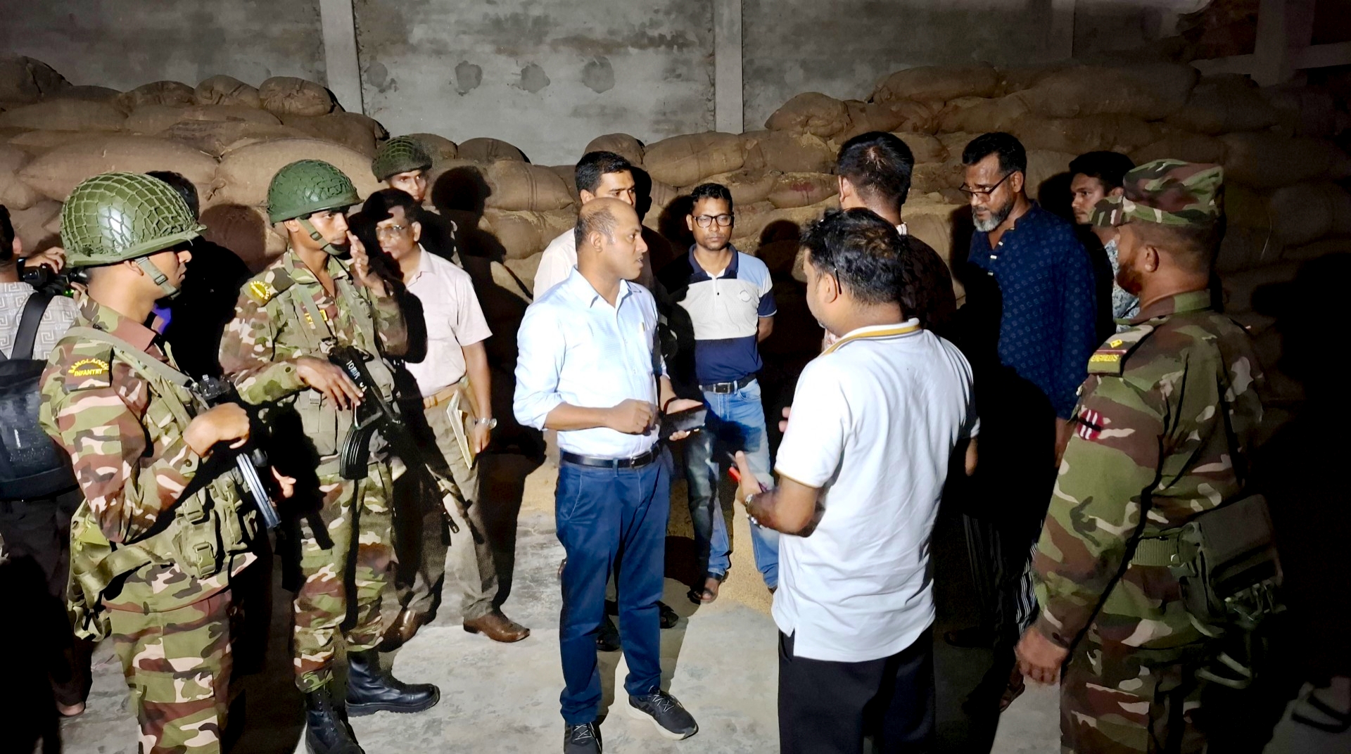 নওগাঁয় অবৈধভাবে ধান-চাল মজুদ, ৬ প্রতিষ্ঠানকে জরিমানা