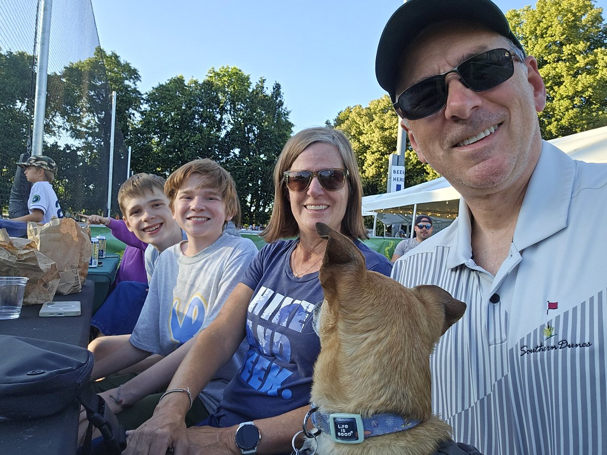 alinpdx's tweet photo. @picklesbaseball A fun night at the ballpark with magic and dogs. https://t.co/F7wmJXWyCk