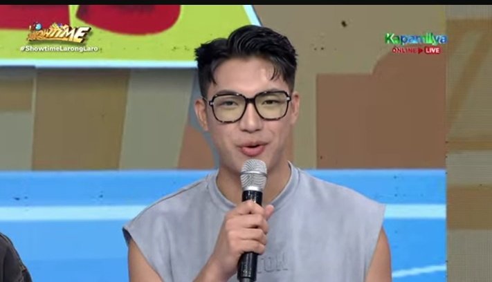 _MrDomino's tweet photo. Ito talaga ang pinaka gwapo sa lahat

#DARREN @Espanto2001
#ShowtimeLarongLaro https://t.co/mjH6L52TDM