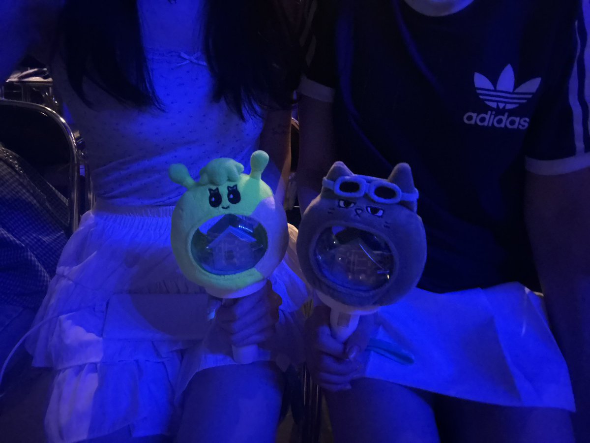 _10le_10le's tweet photo. お友達がアプグレ当ててくれて
やっと最前入ること出来た😽
オーラス楽しかったな❣️ https://t.co/0XQONmgbrn