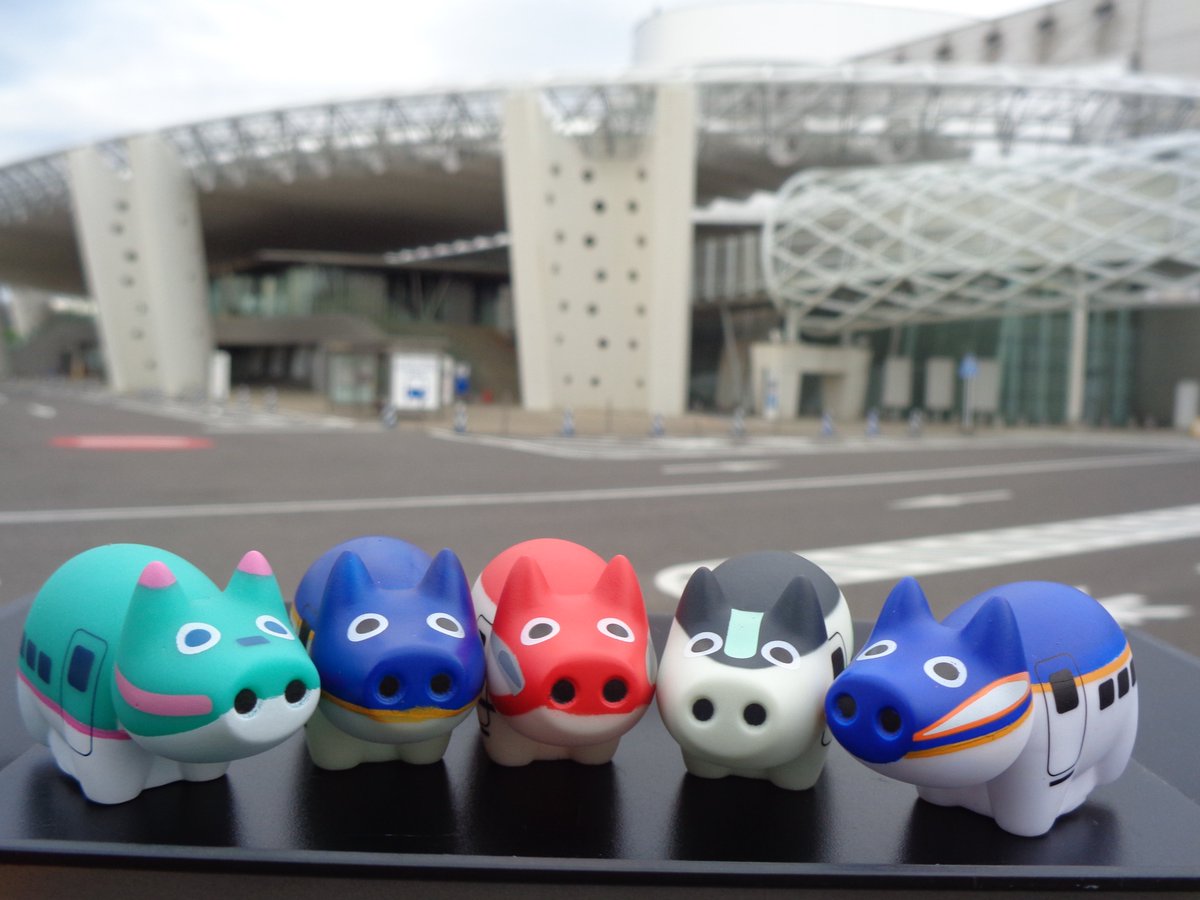 だるまと赤べこをモチーフとしたカプセルトイ4種を当館 2F フリー