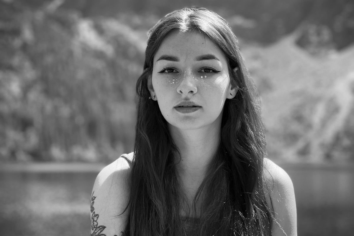 szarapolka's tweet image. Dwie młode kobiety zostały bestialsko zamordowane. 
Co te zbrodnie różni?
Lisa to Białorusinka zamordowana przez Polaka, Klaudia to Polka zamordowana przez Wenezuelczyka. Lisę prawacy hejtowali po śmierci, śmierć Klaudii wykorzystują politycznie, wbrew rodzinie.Prawacki hienizm!