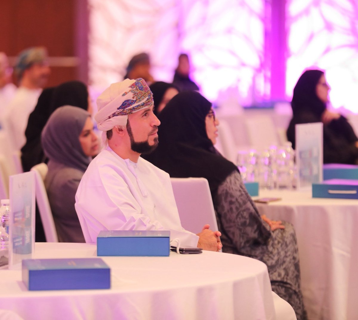 جانبٌ من المشاركةِ في مُبادرة #كل_عمان، بتنظيم من وحدة متابعة تنفيذ #رؤية_عُمان_2040 وبالشراكةِ مع محافظة مسقط. 
ورشٌ تخصصيةٌ في إدارة التغيير ومنهجيات التطوير ، ولقاءاتٌ مُلهمة لبناءِ مستقبلٍ مزدهر،وشراكةٌ مجتمعية لرسم مسارٍ تكاملي.
<a href="/OV2040IFU/">وحدة متابعة تنفيذ رؤية عُمان 2040 - سلطنة عُمان</a>
<a href="/muscatgov/">محافظة مسقط - سلطنة عُمان</a>