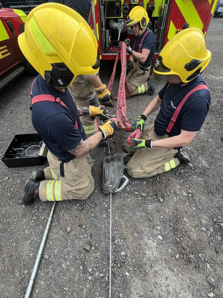GLTechRescue's tweet image. Heavy Rescue Operators Courses for @NlandFRS Bespoke course built around their SRU equipment inventory. 

 Loads of new learning and a lot of fun👏

Thanks to @VimpexMartin and @HolmatroUK for your support 👍

#heavyrescue  #NFCC #extrication @_ukro