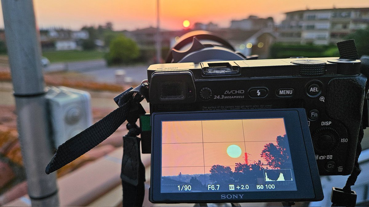 Àngel Galán, el temps amb fotografies. (@angelgalanmont) on Twitter photo Sortint el sol. Fotografies fetes des de Verges. <a href="/meteocat/">Meteocat</a> <a href="/sarai_sarroca/">Sarai Sarroca</a> <a href="/sibilafc/">Silvia Ferrer</a> <a href="/AEMET_Cat/">AEMET_Cataluña</a> <a href="/SoniaPapell/">Sònia Papell</a> <a href="/TomeuRigoR/">Tomeu Rigo</a> <a href="/SergiLoras/">Sergi Loras</a> <a href="/eliseuvilaclara/">Eliseu Vilaclara</a> <a href="/acam_cat/">ACAM</a> <a href="/alfons_pc/">Alfons Puertas</a> <a href="/meteorac1/">Meteorologia RAC1</a> <a href="/tempsdemeteo/">Temps de Méteo</a> <a href="/Oriol_RB/">Oriol Rodríguez Ballester</a> <a href="/ARAmeteo/">ARA Méteo</a> <a href="/MeteoredES/">Meteored | tiempo.com</a> <a href="/gemmapuigf/">Gemma Puig Feliu</a> #ElTemps3Cat <a href="/GrupCMI/">ClimaMeteoInfo</a> <a href="/btveltemps/">btv el temps</a> #CMI Sortint el sol. Fotografies fetes des de Verges. <a href="/meteocat/">Meteocat</a> <a href="/sarai_sarroca/">Sarai Sarroca</a> <a href="/sibilafc/">Silvia Ferrer</a> <a href="/AEMET_Cat/">AEMET_Cataluña</a> <a href="/SoniaPapell/">Sònia Papell</a> <a href="/TomeuRigoR/">Tomeu Rigo</a> <a href="/SergiLoras/">Sergi Loras</a> <a href="/eliseuvilaclara/">Eliseu Vilaclara</a> <a href="/acam_cat/">ACAM</a> <a href="/alfons_pc/">Alfons Puertas</a> <a href="/meteorac1/">Meteorologia RAC1</a> <a href="/tempsdemeteo/">Temps de Méteo</a> <a href="/Oriol_RB/">Oriol Rodríguez Ballester</a> <a href="/ARAmeteo/">ARA Méteo</a> <a href="/MeteoredES/">Meteored | tiempo.com</a> <a href="/gemmapuigf/">Gemma Puig Feliu</a> #ElTemps3Cat <a href="/GrupCMI/">ClimaMeteoInfo</a> <a href="/btveltemps/">btv el temps</a> #CMI