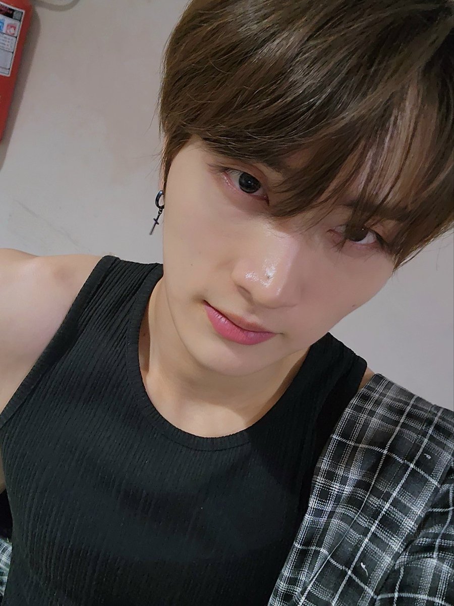 NTX_OFFICIAL_'s tweet photo. ಇ( ˵ᐛ ˵)ಇ

#HYEONGJIN #형진
#NTX #엔티엑스 https://t.co/jJ89PADJEN