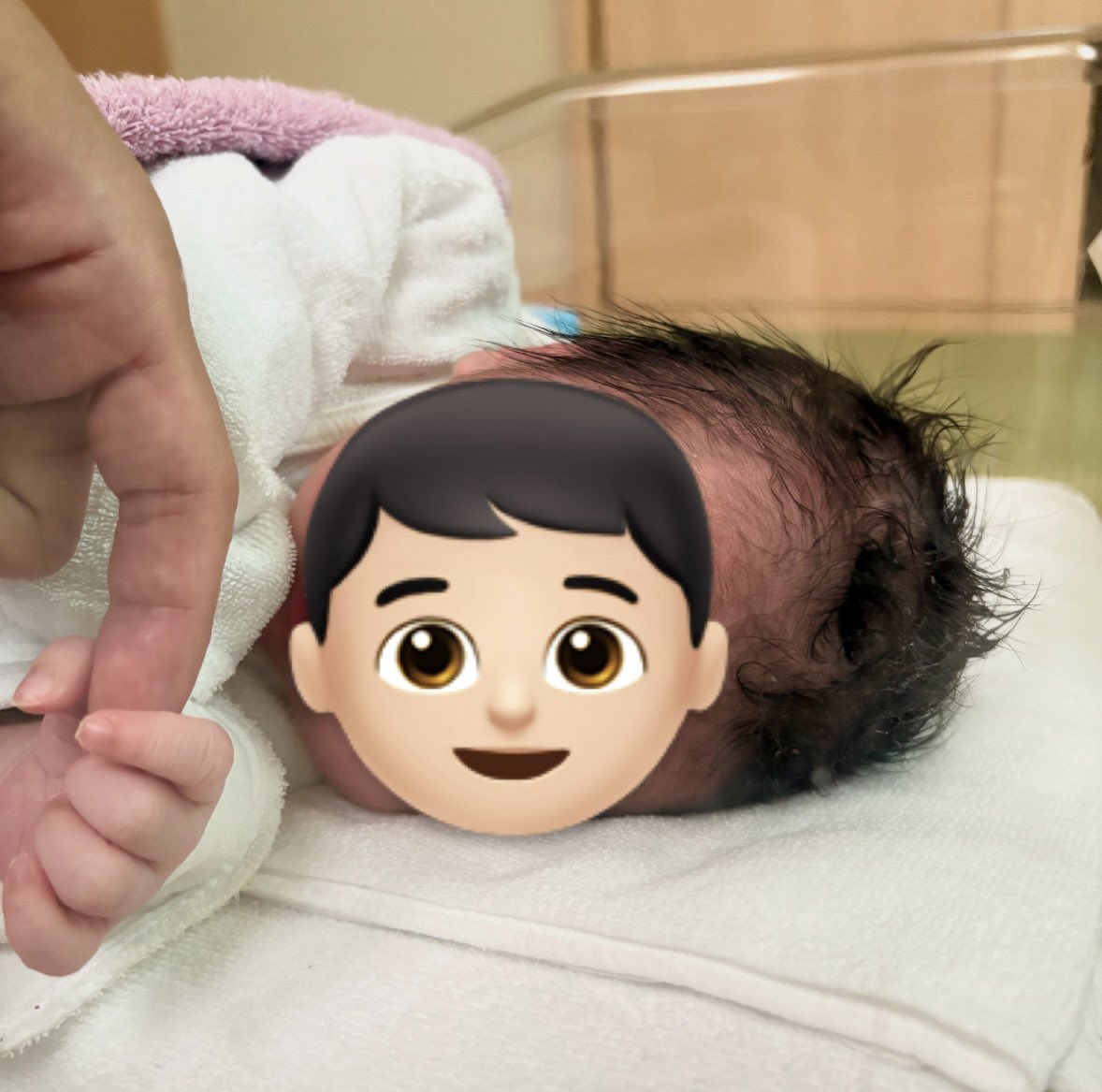 【勝手に報告】
6月に第二子となる男の子を出産しました。
我が家は4人家族となって、さらに賑やかになりそうです😊
母2年目頑張ります。
#出産報告