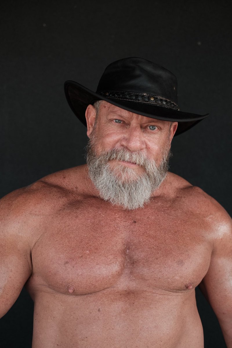 I'm your daddy🐷😈
Check out how dad works
On my sites
😎😎😎 link in bio😈