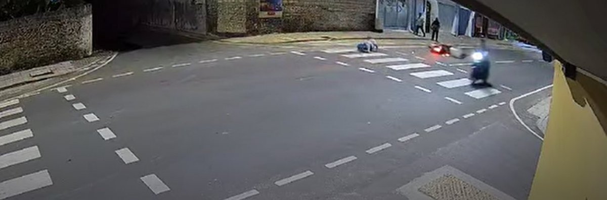 މާލެއެކޭ އެއްގޮތަށް ރާއްޖޭގެ ރަށްރަށުގައި ވެހިކަލްތައް އިތުރު ވަމުންދާއިރު ޓްރެފިކް ގަވާއިދުތަކާ އެއްގޮތަށް އަމަލު ކުރާކަން ކަށަވަރު ކުރަން އެބަ ޖެހޭ. މުއައްސަސާތަކުގެ ޒިންމާ އަދާ ކޮށްދެއްވާ. ފަރުދީ ޒިންމާ އަދާ ކުރައްވާ. އެއީ އޭގެ ހިތް ހަމަޖެހުމާއި ރައްކާތެރިކަން އެންމެނަށް އޮތް