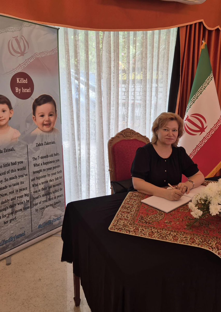 🇷🇺🇮🇷 Kuasa Usaha Rusia untuk Indonesia Veronika Novoseltseva menandatangani buku berbelasungkawa di Kedutaan Besar Republik Islam Iran di Jakarta berkaitan dengan jatuhnya banyak korban jiwa, antara lain warga-warga sipil, akhibat serangan-serangan Izrael.

Kami turut berduka