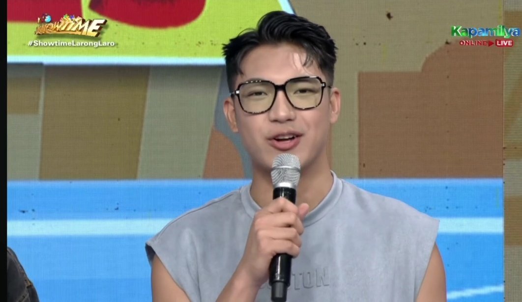 D' very charming and handsome Darren with specs!! Sobrang fresh talaga!! Ang lakas ng dating!!

#DARREN <a href="/Espanto2001/">Darren</a>
#ShowtimeLarongLaro