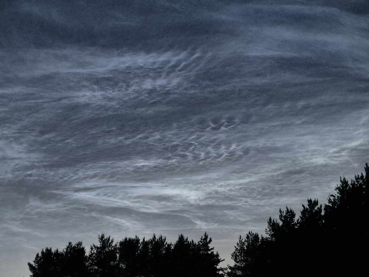 Skaisti sudrabainie mākoņi, pagājušonakt.