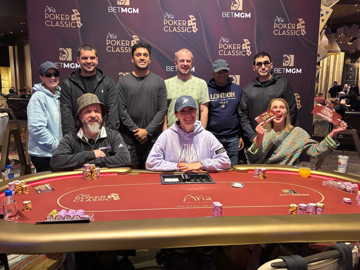 obrientweet's tweet image. Leaving Vegas after a week but with three cashes—including a final table—and so much of it is thanks to @IanSimpsonPoker . His coaching was the only prep I did. I showed up confident, ready to have fun and to “put it in their eye.” Thank you, coach. You are the best ❤️.