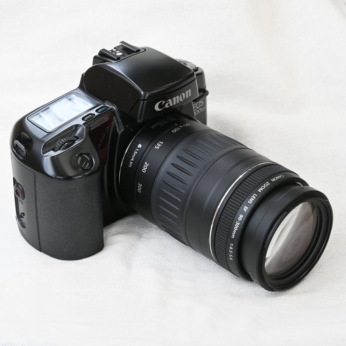 champcamera's tweet photo. #Canon #EOS100 QD + EF35-105＆EF90-300（どちらもクモリあり）￥5,800- by #青葉台 店 

1991年発売。静音のコンセプトを世界で初めて導入したAF #フィルム一眼レフ 機。
操作も非常に分かりやすく、初めての方にも◎
便利でお得なWズームセットにて販売中です～！

https://t.co/Pte6AQcOXe https://t.co/6Eh9GxYvmH