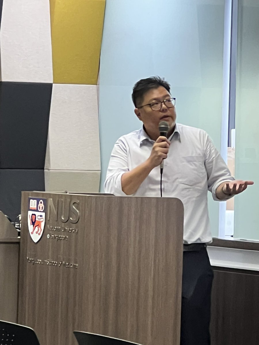 emu_nus's tweet photo. Last talk on the UC Enuity by Dr Adrian Boey from Leica Microsystems, followed by a demo on the ultramicrotome. Big thank you to all who attended and made this event a success! https://t.co/zGJuIf6deS
