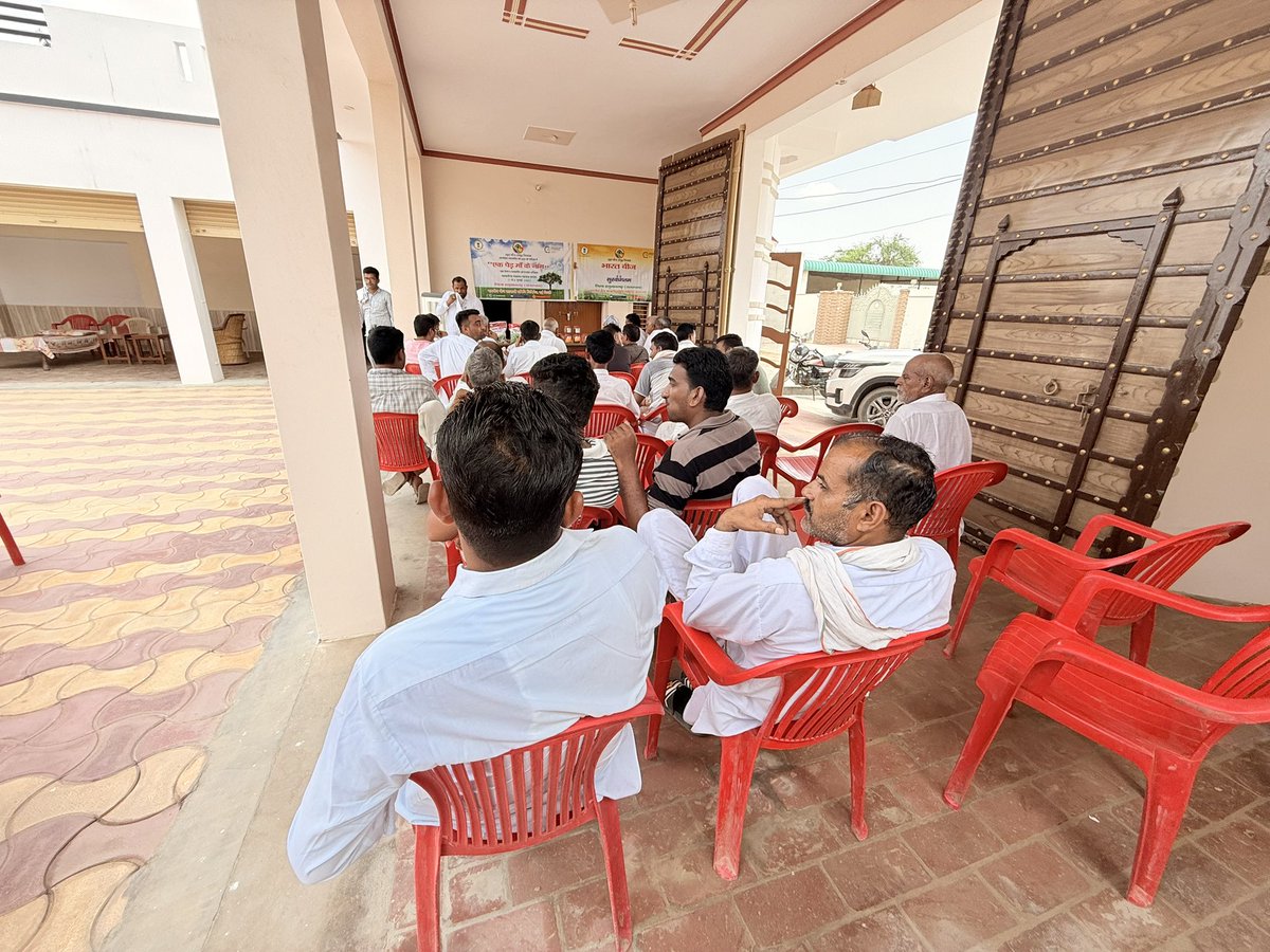 AgnihotriKAnuj's tweet image. 🌿 BBSSL&apos;s Cooperative Foundation Week 2025 in Hanumangarh, Rajasthan! 🌳 Joined 50+ farmers &amp;amp; locals for &quot;Ek Ped Maa Ke Naam,&quot; planting trees &amp;amp; championing quality seeds for higher yields, resilience, &amp;amp; sustainability. #CooperativeSpirit #BBSSL @bharatiyabeej