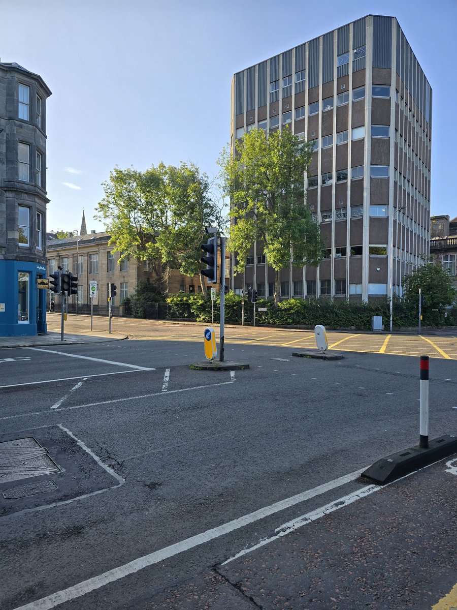 Mike (@mikeycubed) on Twitter photo Morning <a href="/edintravel/">Edinburgh Travel News</a>
All traffic lights out at the Meadows, junction of Hope Park Terrace/Melville Drive/Hope Park Crescent Morning <a href="/edintravel/">Edinburgh Travel News</a>
All traffic lights out at the Meadows, junction of Hope Park Terrace/Melville Drive/Hope Park Crescent