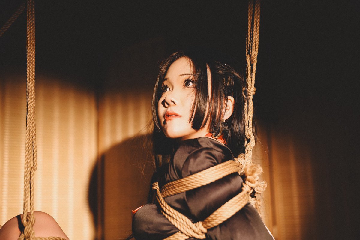 海賊女帝ボア・ハンコック、緊縛した❗️

Model <a href="/Serenade_with_U/">선율</a> 
Shibari <a href="/shibari_AKA/">아카(アカ, AKA)</a> 
Studio <a href="/ruby_shibariart/">루비 : Ruby (shibari project_art)</a>