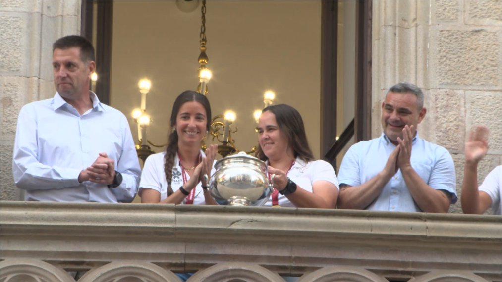 🏑 El <a href="/clubegara/">Club Egara</a> tanca una temporada històrica amb la seva primera Copa de la Reina🏆

Aquest dimarts han ofert el títol a l’Ajuntament en un acte institucional. L’alcalde <a href="/jordi_ballart/">Jordi Ballart Pastor</a> ha destacat l’impuls de l’esport femení i el vincle fort entre Terrassa i l’hoquei.