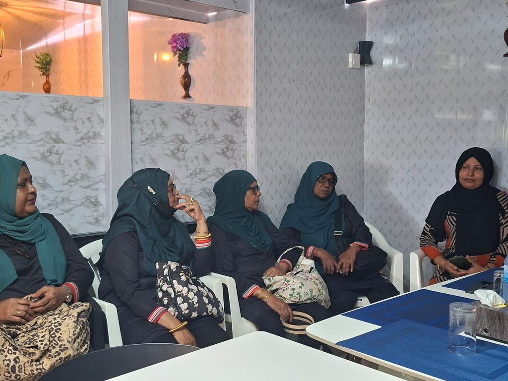 މާލެ ސިޓީ އަންހެނުން ތަރައްޤީއަށް މަސައްކަތް ކުރާ ކޮމެޓީގެ ފަރާތުން ބ.އަތޮޅަށް ކުރެވޭ ދަތުރުގަައި ބ. ކަމަދޫ ރަށު ކައުންސިލްއާއި އ.ތ.މ ކޮމެޓީގެ މެމްބަރުންނާއި  ބައްދަލުކުރުން.

<a href="/BaaAtollCouncil/">Secretariat of South Maalhosmadulu Atoll Council</a> 
<a href="/MaleCitymv/">Malé City Council</a>