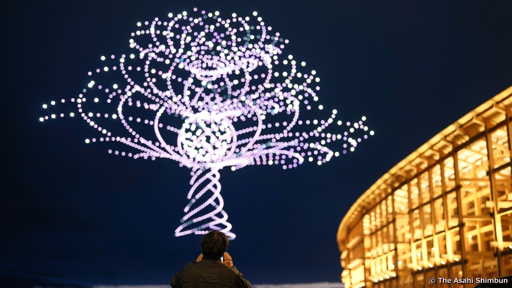 JapanGov's tweet photo. #EXPO2025: It’s Japan Day at @expo2025Japan. See a mix of traditional gagaku &amp; modern music 🎵, the latest in generative AI tech at null², a light show with 1,000+ drones, a moving “mini-heart” 🫀 derived from iPS cells, a life-size Gundam, and much more! https://t.co/wlzFgnhAMT