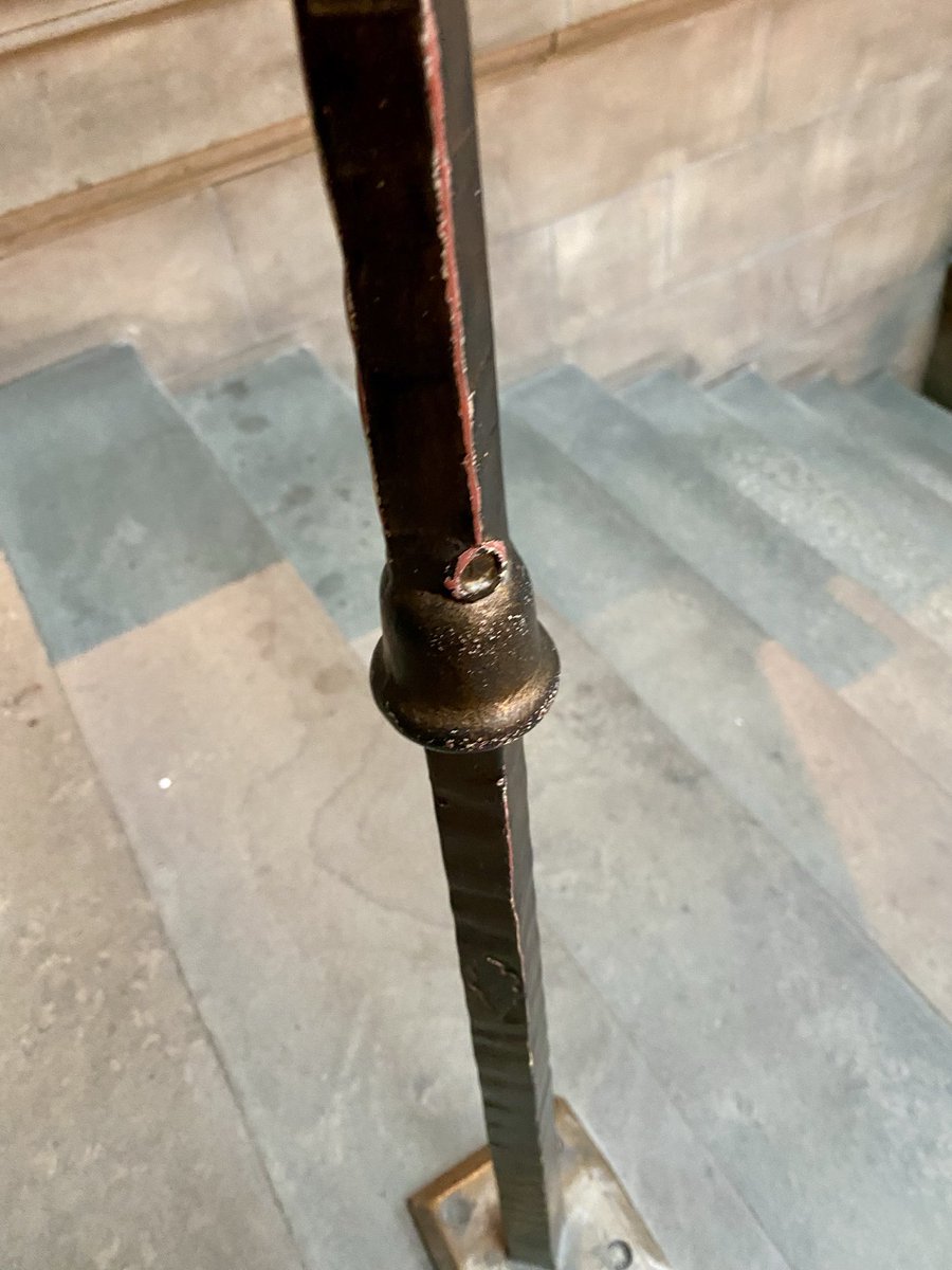 MurphyNiallGLA's tweet image. #MomentsOfBeauty in #Glasgow: Next time you walk up the stairs in the Kelvingrove Museum, have a close look at the balustrade as cast into each of the balusters are symbols taken from Glasgow’s Coat of Arms = the Bird, the Bell and the Fish though I couldn’t find the Tree 🧐👀👇!