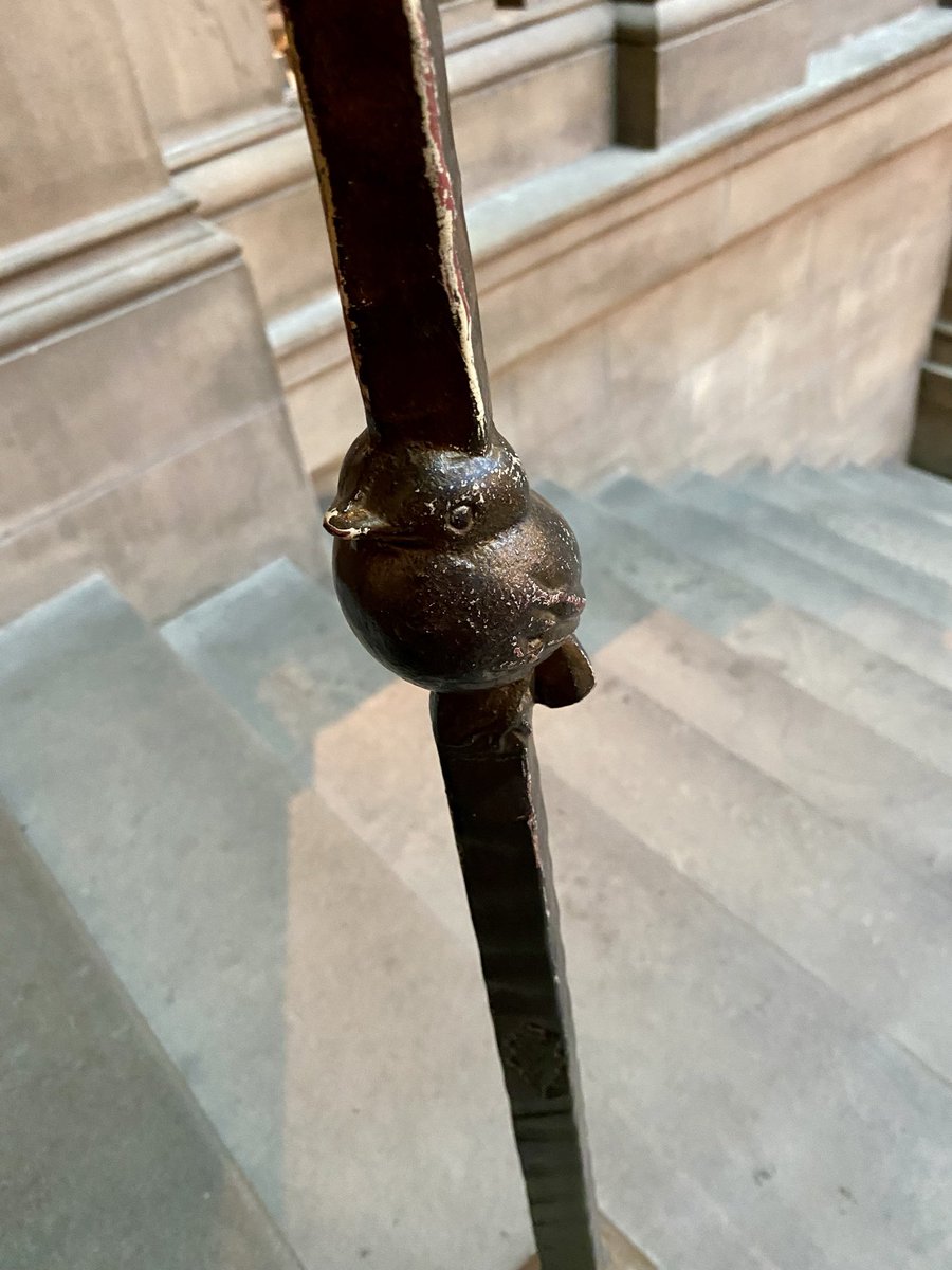 MurphyNiallGLA's tweet image. #MomentsOfBeauty in #Glasgow: Next time you walk up the stairs in the Kelvingrove Museum, have a close look at the balustrade as cast into each of the balusters are symbols taken from Glasgow’s Coat of Arms = the Bird, the Bell and the Fish though I couldn’t find the Tree 🧐👀👇!