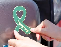 scv2nd's tweet image. 그리고 그것은 이렇게 인신제사의 심볼로 사용됩니다. 손가락하트 절대 X