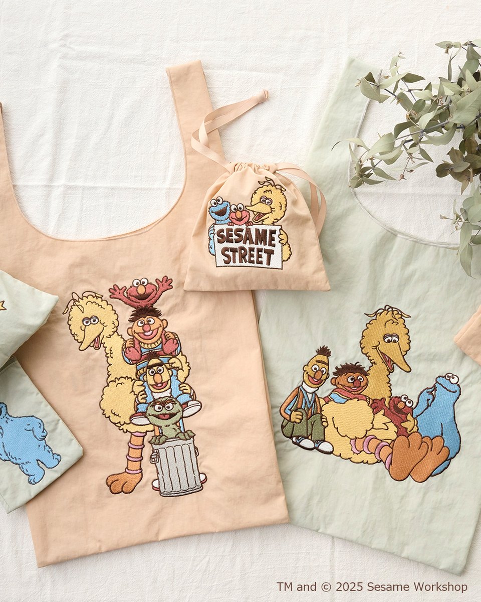 SesameJapan_ec's tweet photo. ❤️💙
#セサミストリート のポーチやエコバッグが新登場！

淡いくすみカラーが使いやすい✨
キャラクターを立体感のある刺繍で表現した、ワンランク上の大人アイテムです🥰

お買い物はこちらから
https://t.co/ZcHUnGTMAI https://t.co/xov0S0JJaA