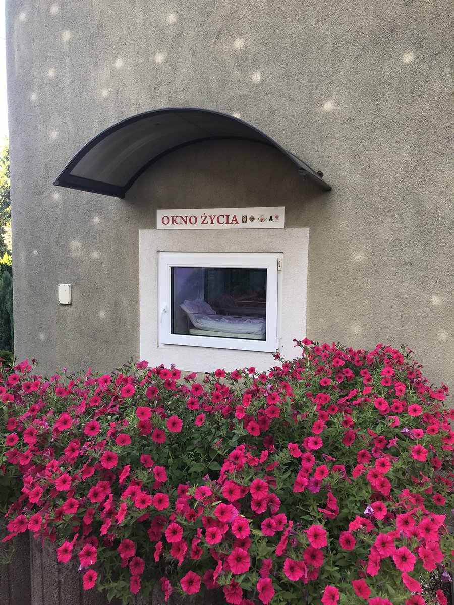 Dzisiaj w nocy w chojnickim Oknie Życia, którym opiekują się <a href="/siostryzorlika/">Siostry Franciszkanki z Orlika</a> schronienie otrzymała dziewczyna zaraz po urodzeniu. Niech Bóg ją błogosławi, będzie pokojem dla Matki w podjęciu trudnej decyzji i zatroszczy się o ich przyszłość. Bogu dzięki za ocalone życie.