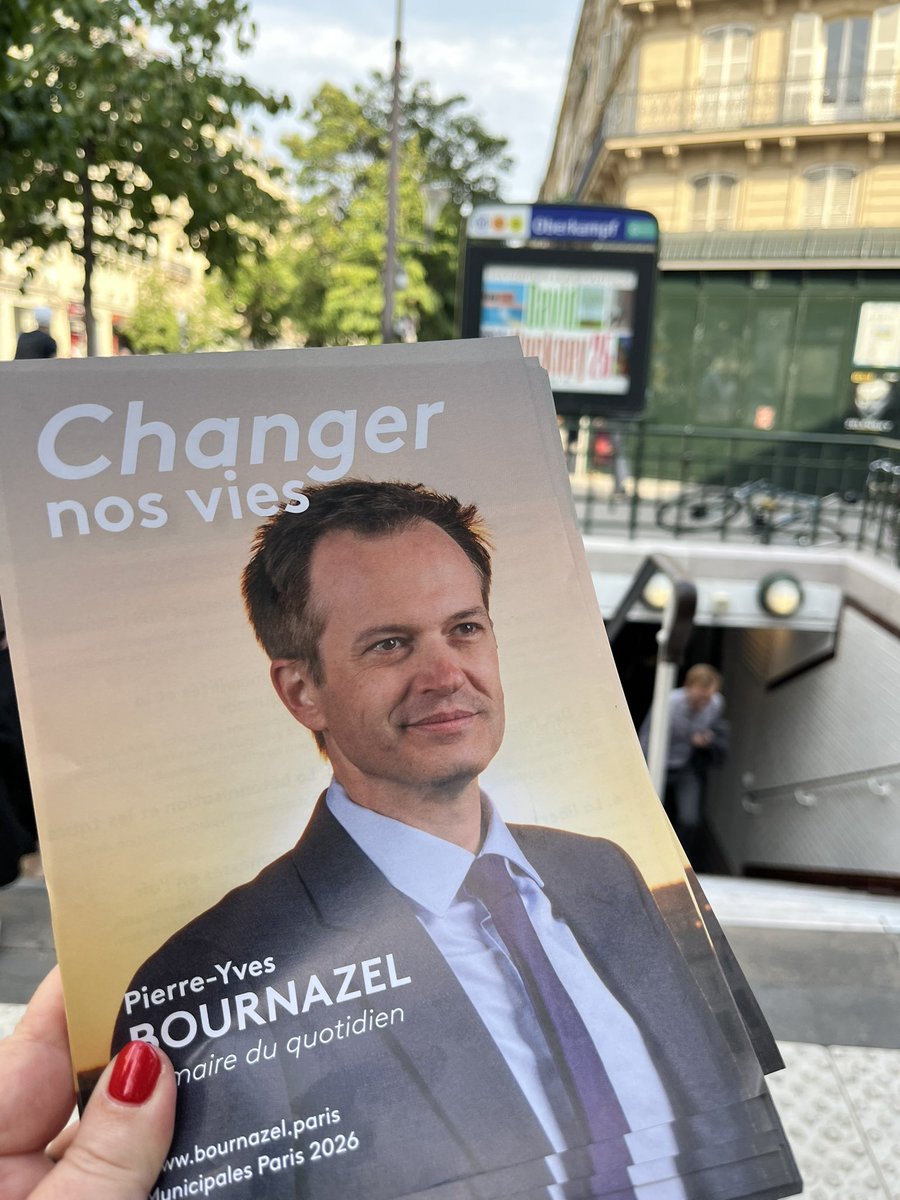 Delphine Goater (@dgoater) on Twitter photo Au métro Oberkampf, nous proposons aux Parisiennes et Parisiens les idées de <a href="/pybournazel/">PierreYves Bournazel</a> pour #Changernosvies à #Paris
Sous un soleil redevenu clément, ils s’arrêtent pour échanger ! Au métro Oberkampf, nous proposons aux Parisiennes et Parisiens les idées de <a href="/pybournazel/">PierreYves Bournazel</a> pour #Changernosvies à #Paris
Sous un soleil redevenu clément, ils s’arrêtent pour échanger !
