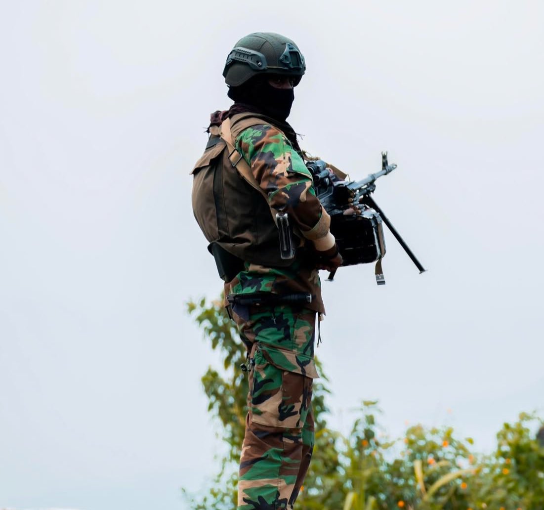 Nauliza tu !...
1. Est-ce un crime de libérer une population qui vit chaque nuit dans la peur des Wazalendo,FARDC, mercenaires ?
2. La population d’Uvira va continuer à souffrir pendant que certains s’enivrent du pouvoir à Kinshasa ?
3. On espère la paix avec des génocidaires ?