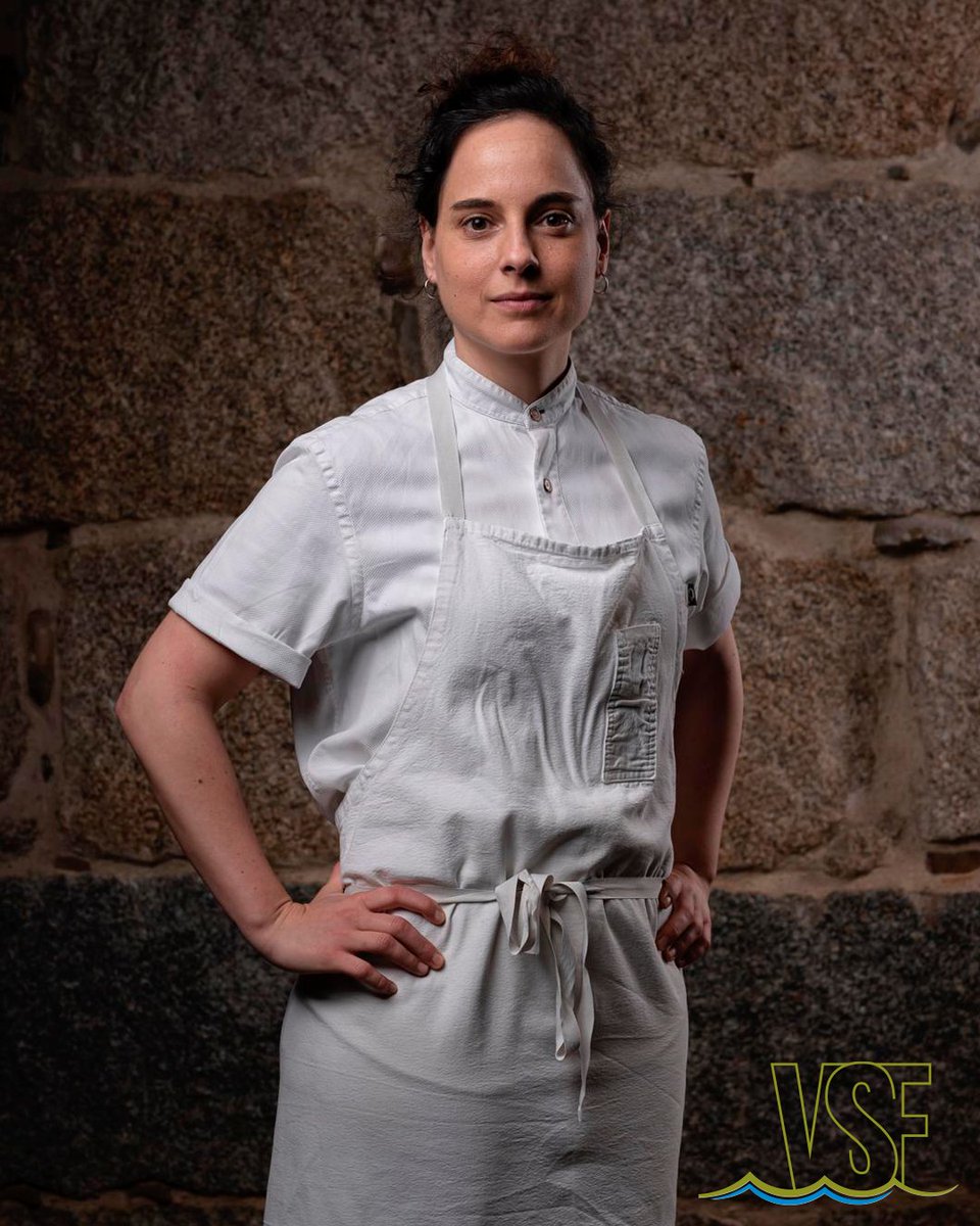 La chef Lydia del Olmo, alma del restaurante Ceibe (Ourense) y poseedora de una ⭐Michelin y un 🌞Sol Repsol, será la Madrina de Honor de esta edición.
VSF_2025
📍 Jardines de Montero Ríos
📅 10-13 julio
🎟️ ENTRADA GRATIS
¡El mar se celebra con sabor, talento y corazón!