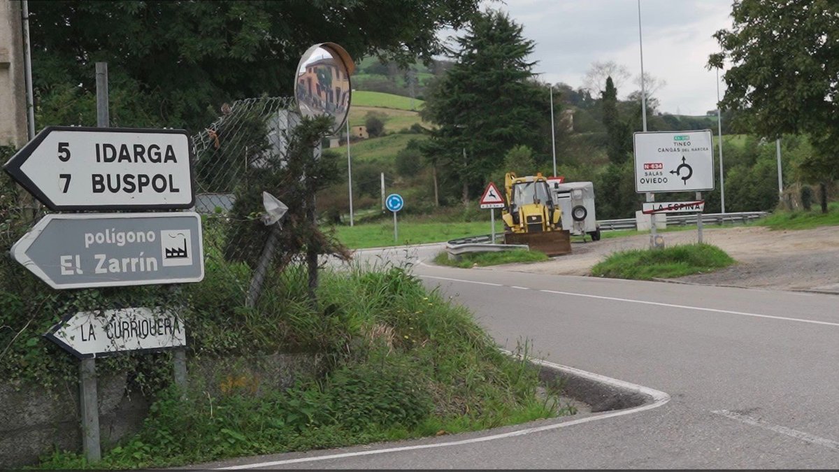 En La Espina (Salas) #Asturias se encuentra el 𝙋𝙤𝙡í𝙜𝙤𝙣𝙤 𝙀𝙡 𝙕𝙖𝙧𝙧í𝙣, un área empresarial activa y bien equipada.
180.642 m² urbanizados
Videovigilancia y plan digital con IDEPA
Forma parte de la 𝙁𝙚𝙙𝙚𝙧𝙖𝙘𝙞ó𝙣 Á𝙍𝙀𝘼𝙎
🌐 poligonoelzarrin.com