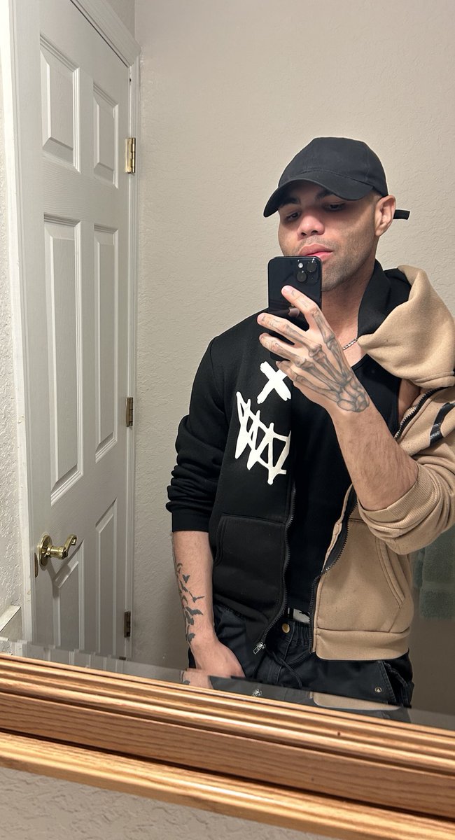 Wai…y is this pic lowkey fire