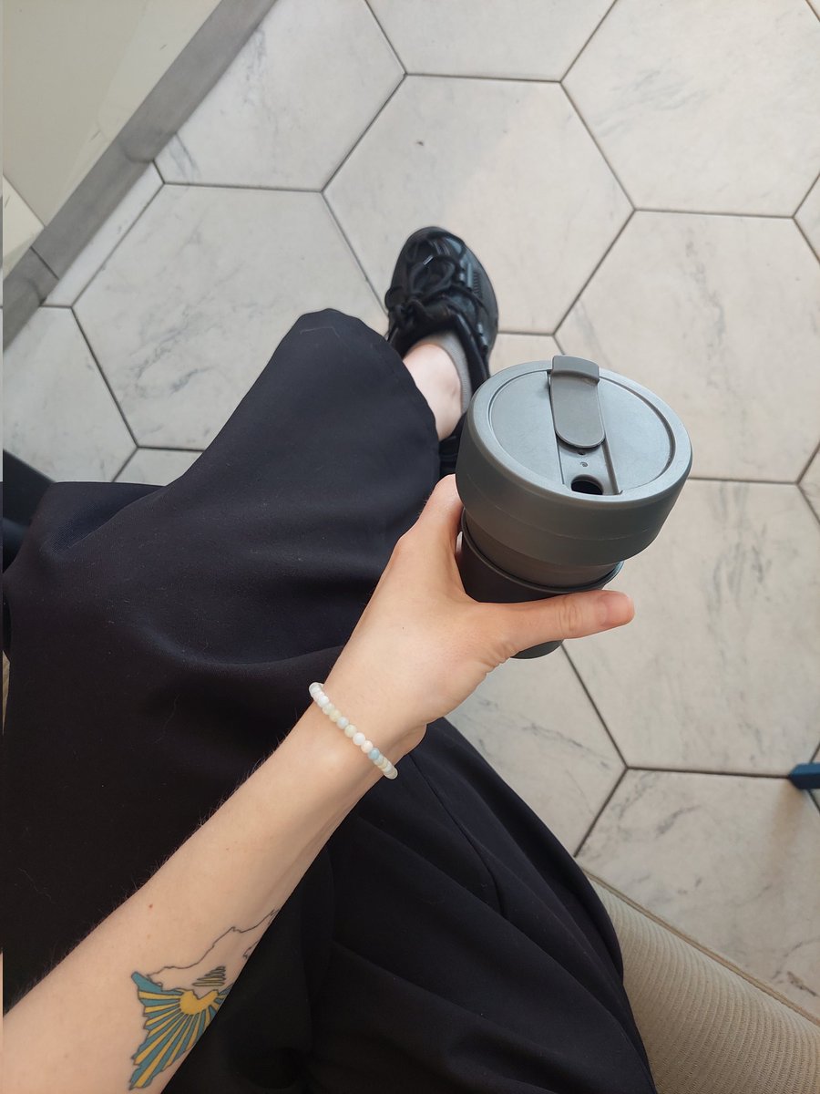 Доброго ранку всім, хто ще солодко спить 
Я тепер не одна з вас