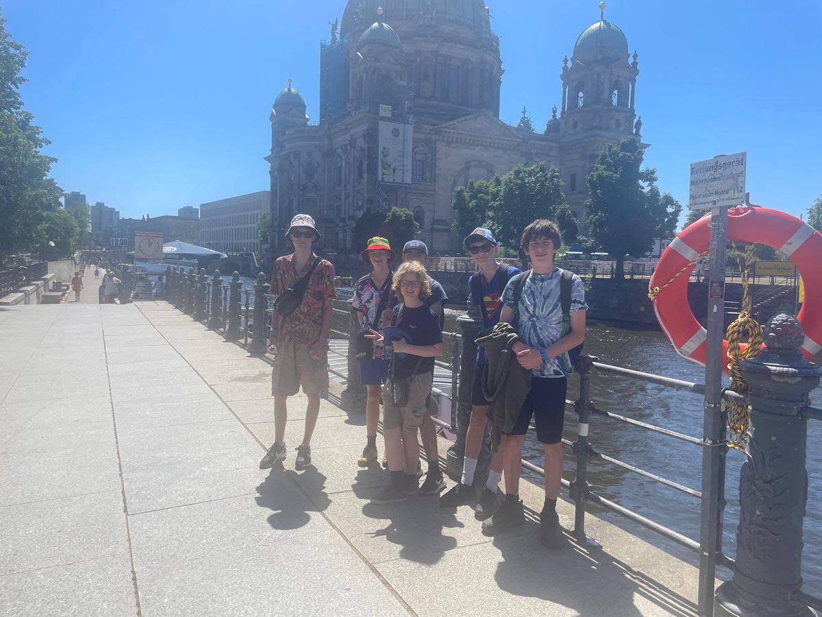 crickhowellhs's tweet image. A very continental evening for the group last night, a late dinner outside, then cooling off in the fountain before heading to the east side gallery to view remnants of the Berlin Wall. Topping off another busy day! π©πͺ