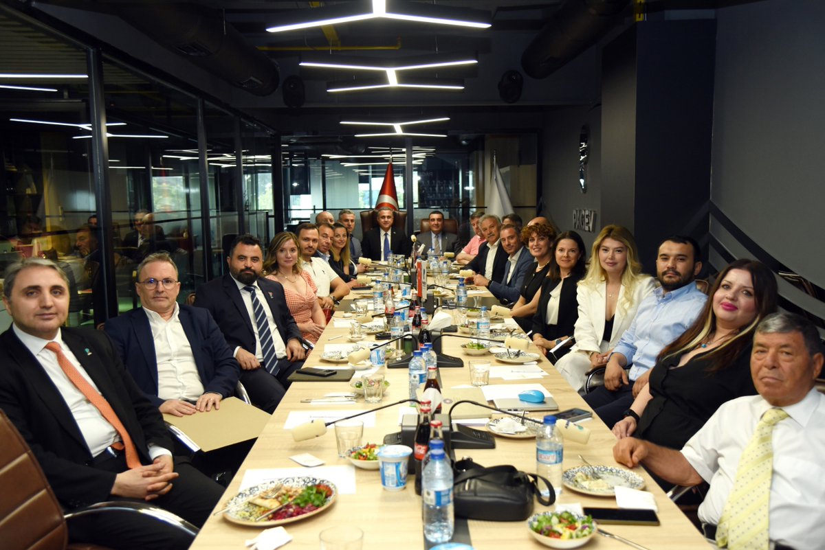 PAGEV Yönetim Kurulu Üyeleri, sektörel gelişimi hızlandıracak konu başlıklarını görüşmek üzere toplandı. Yurt içi ve yurt dışında icra edilecek çalışmaların ele alındığı verimli toplantıda; fuar, kongre, iş tabanlı eğitim ve nitelikli iş gücüne kadar pek çok konu ele alındı.