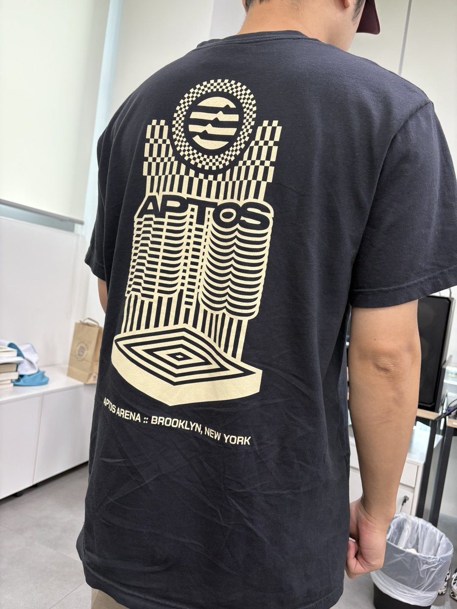 jun7543's tweet image. Isn't the new Aptos t shirt just amazing?
As a big fan of Aptos, I really want to get my hands on one. Is there any way to get one? @Aptos team, please help!