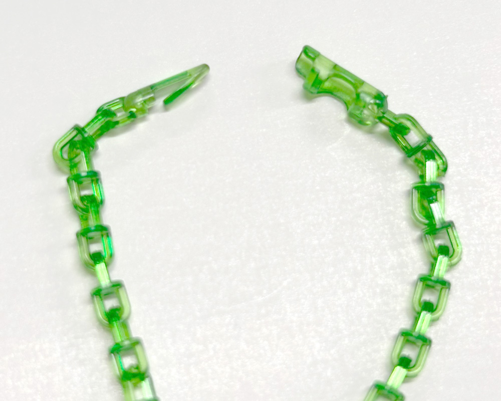 新しいキーホルダーパーツを入手しました🫡

プラスチックチェーンです！
並べてみると、カラフルで平成っぽくて可愛いですね🫶
付け外しもコネクターをカチッと差し込むだけなので
とっても簡単です！

アクキーのオプションとして追加するかどうか、まだ検討中なのですが……