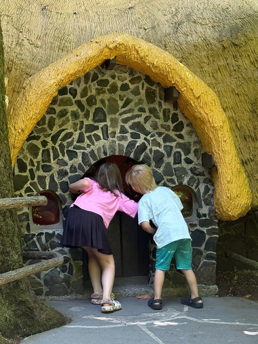 CaitiBabes's tweet photo. @AaronGoodwin 

Does this look familiar?!
My kids are in your spot! https://t.co/mRqhE3e8Xj