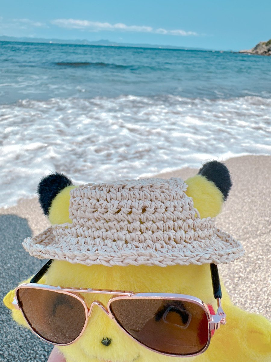 chai_pudding's tweet image. ピカチュウと海来た🏖️