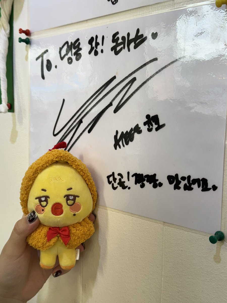 mingimangimong's tweet photo. #BBOTD #TYUOTD
tyu found his papaβs signature !! https://t.co/Nmx0gG7zcO