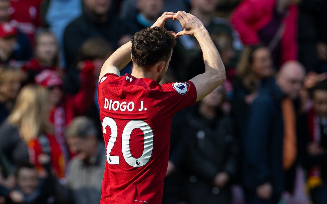 Man, that's absolutely heart-breaking. It can all be over just like that... Life is so short.

28. Married over a week ago, and now leaves behind his Wife and 3 Kids.

RIP Diogo Jota and his brother Andre.

Always tell the people you care about that you love them. Please.