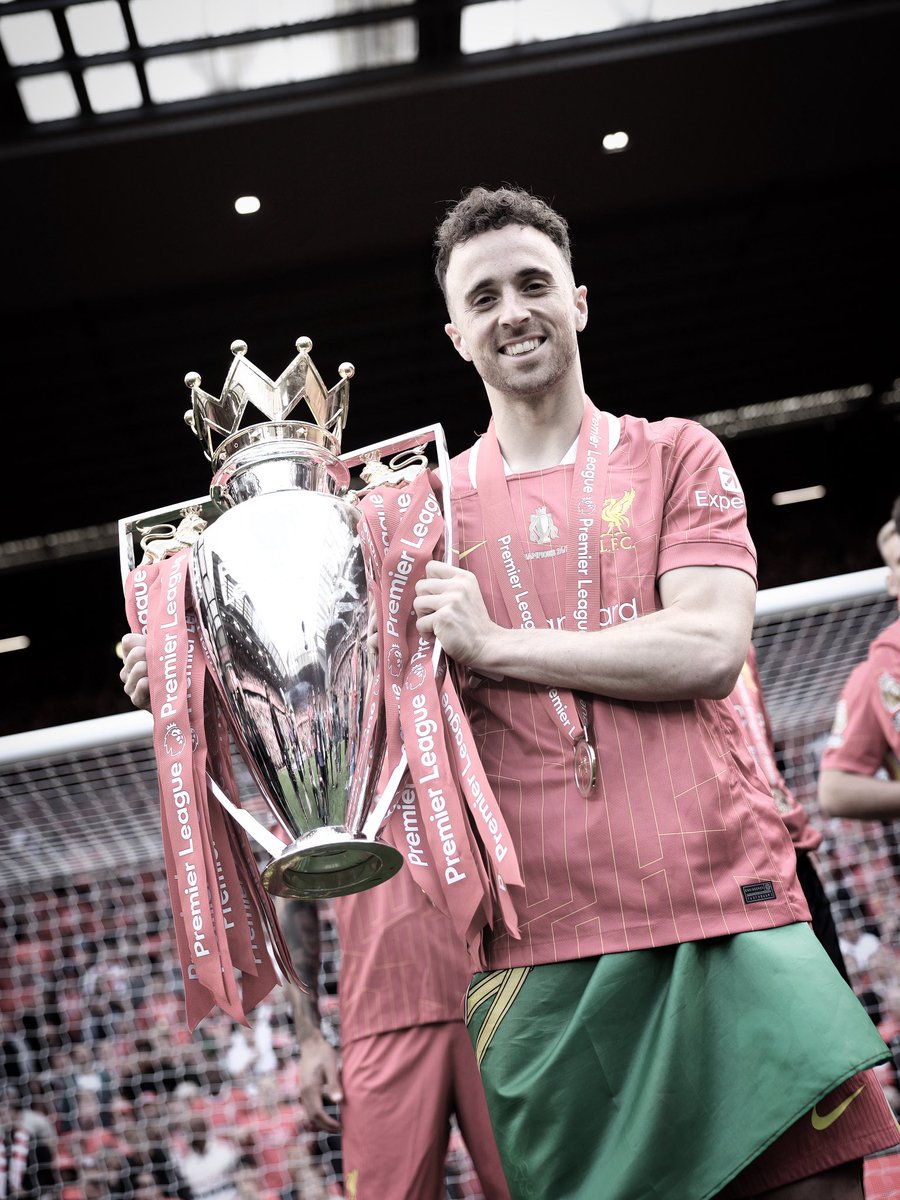 Liverpool striker Diogo Jota and his brother have both passed away due to traffic accident, reports Marca.

Deepest condolences, support, and thoughts are with those involved, his family and loved ones.

May his soul rest in peace. 🤍🕊️