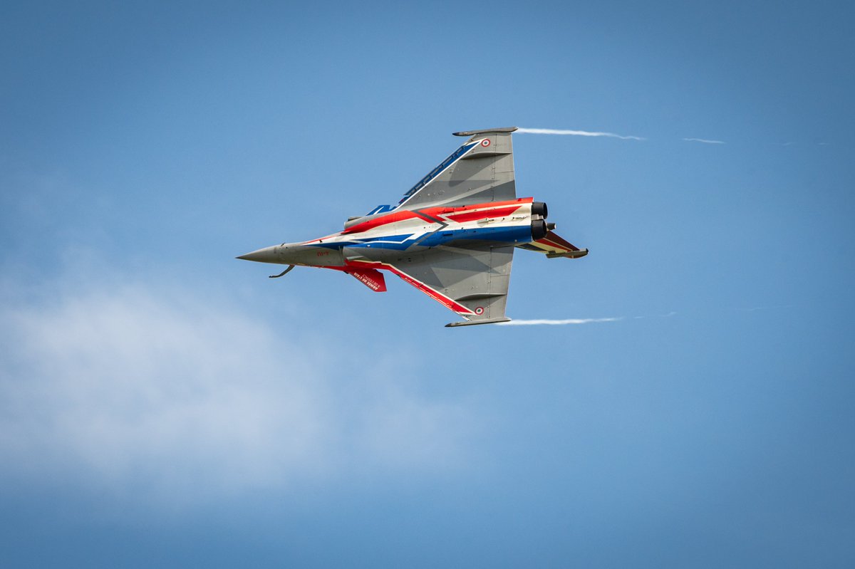 Armee_de_lair's tweet photo. 📍#SuggestionDuWeekend
🛩️ Villeneuve-sur-Lot - 4-6 juillet : expo statique Alphajet et shows aériens
🛩️ Meaux 6/07 : simulateurs Mirage 2000, cockpit F1…
🛩️ Cholet 6/07 : démo de la Patrouille de France
Le week-end s’annonce animé… au sol comme en vol ! https://t.co/kuG89SqfGw