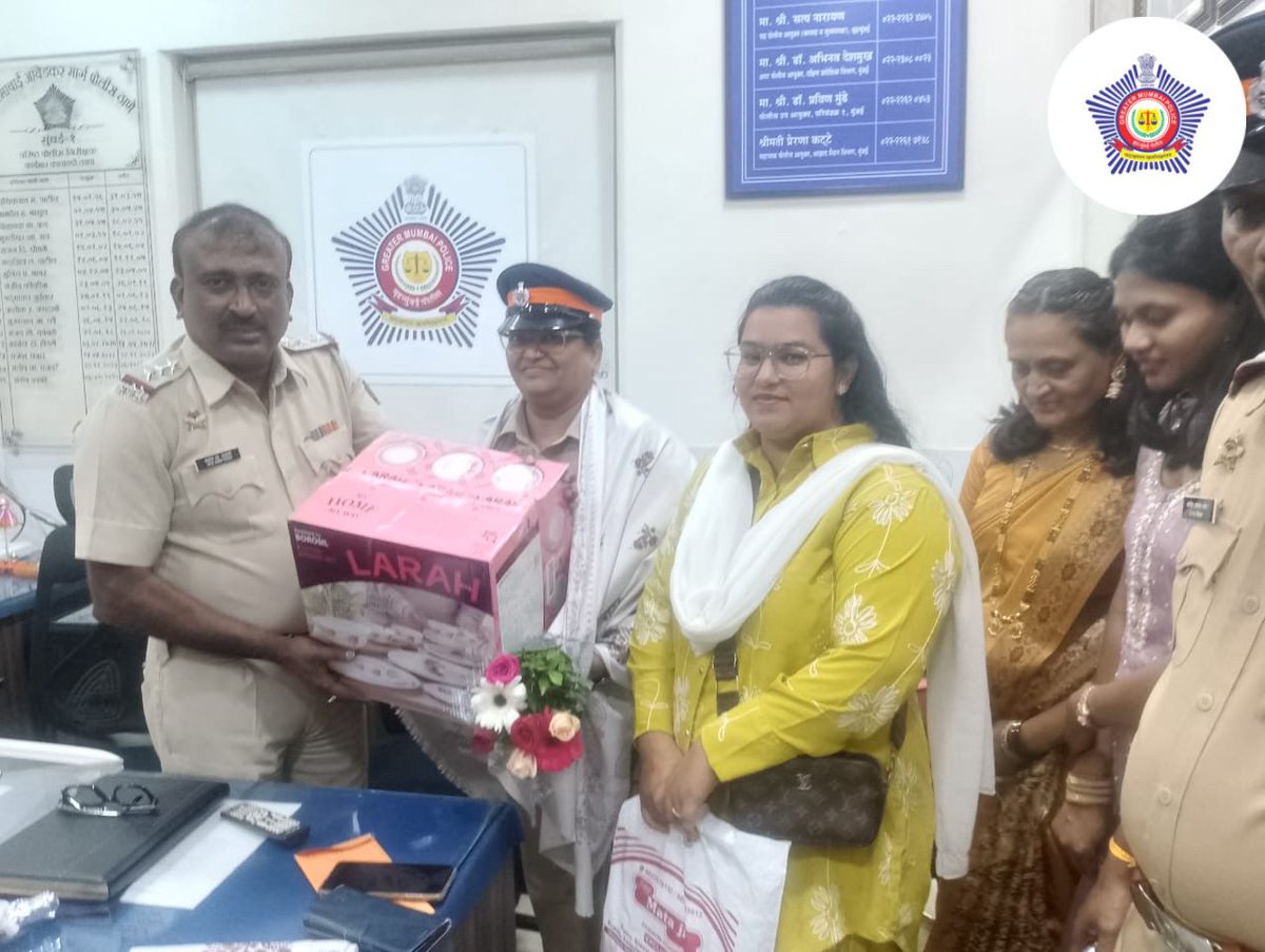 Serving with Pride. Retiring with Respect!
3 of our MRA Marg PS officers and staff retired after completing their remarkable years of dedicated service.
Saluting their journey of duty and honour.
<a href="/CPMumbaiPolice/">Commissioner of Police, Greater Mumbai</a> <a href="/MumbaiPolice/">मुंबई पोलीस - Mumbai Police</a> <a href="/DcpZone1Mumbai/">पोलीस उप आयुक्त परिमंडळ ०१ - DCP ZONE 01 Mumbai</a>
#ServingWithPride #RetiringWithRespect