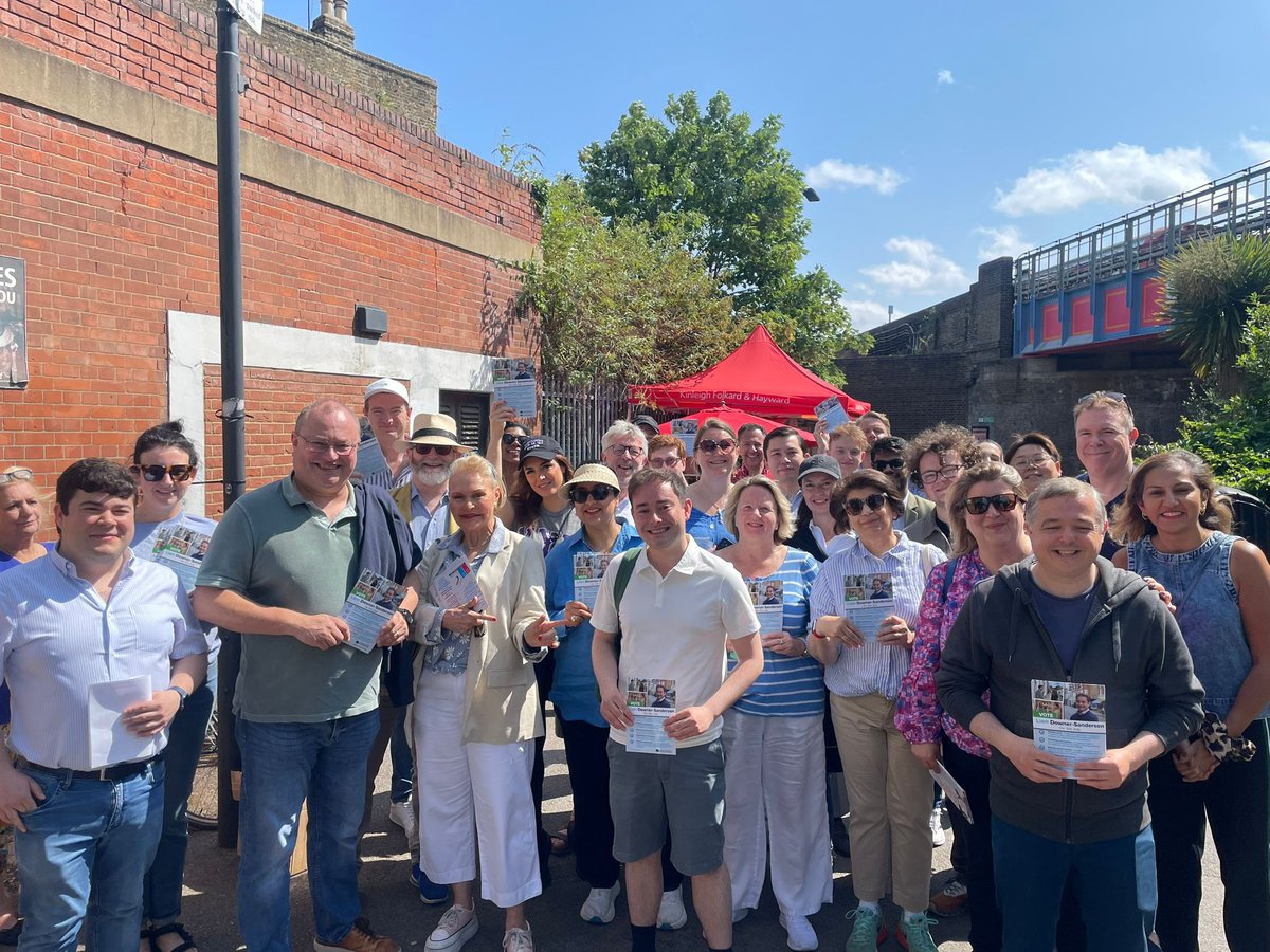 DownerSanderson's tweet photo. It’s Polling Day in Fulham Town!

If you can spare any time today, we need you. It’s neck and neck with Labour — every conversation and every vote will matter.

Let’s get a real local elected. Message me if you can help. Polls open 7am–10pm. Let’s do this! https://t.co/SR4fapW0dO