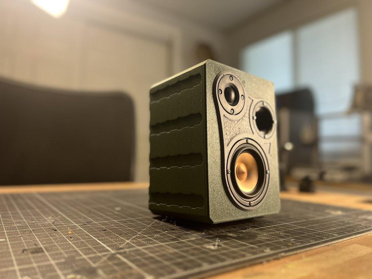 PiscesPrinting's tweet photo. In this video 🎥 I teamed up with Johnathan from The Next Layer to create a #3dprint #multiboard compatible bookshelf speaker🔈 Also Huge thanks 🙏 to @PCBWayOfficial and @zoey46128830 for supporting the channel so that I can do these videos! Watch here👉https://t.co/QNYatLdS5j https://t.co/VStin1vFRl